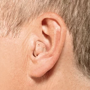 Внутрішньовушні слухові апарати у вусі