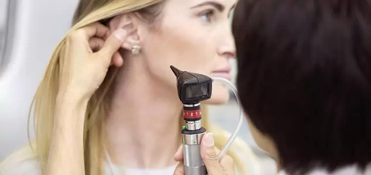 Які фактори впливають на ефективність слухопротезування?