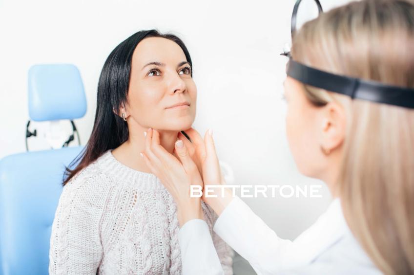 Лечение храпа в Киеве Вливание-лекарственных-средств-в-гортань-в-лор-центре-для-взрослых-и-детей фото